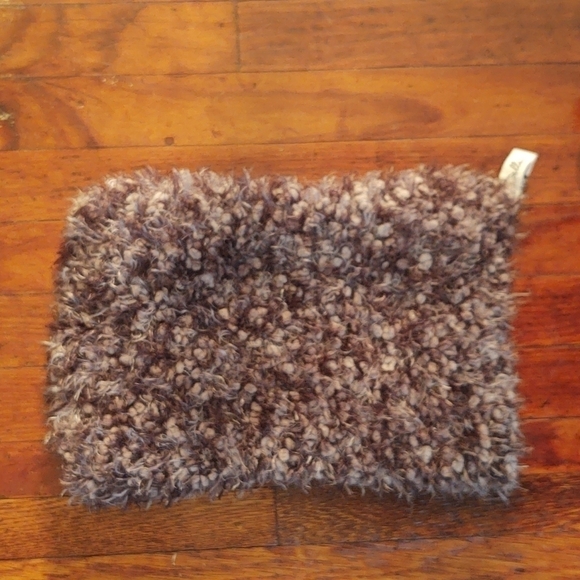 Simply Noelle Gray Fuzzy Circle Scarf/Snood - Picture 5 of 6